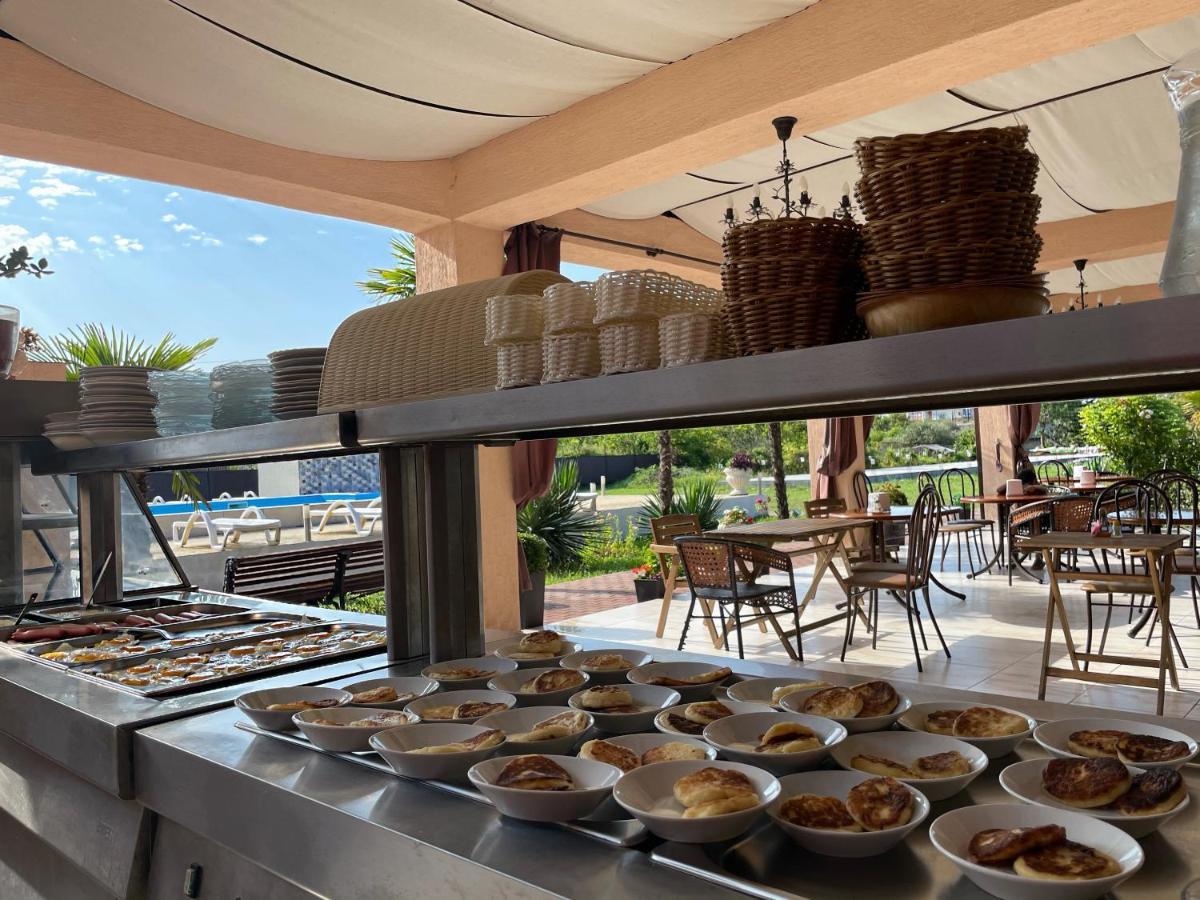 Hotel Askar Alakhadze Luaran gambar